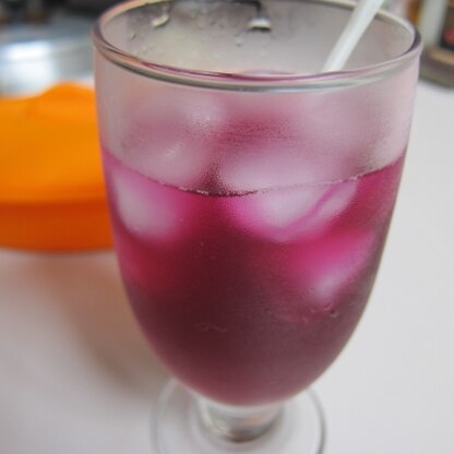この時期になると、飲みたくなる紫蘇ジュース
砂糖は氷砂糖を使いました　甘さがすっきりでいいかも～♪